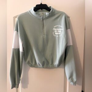 Light green/white quarter zip crop sweatshirt, size women’s small